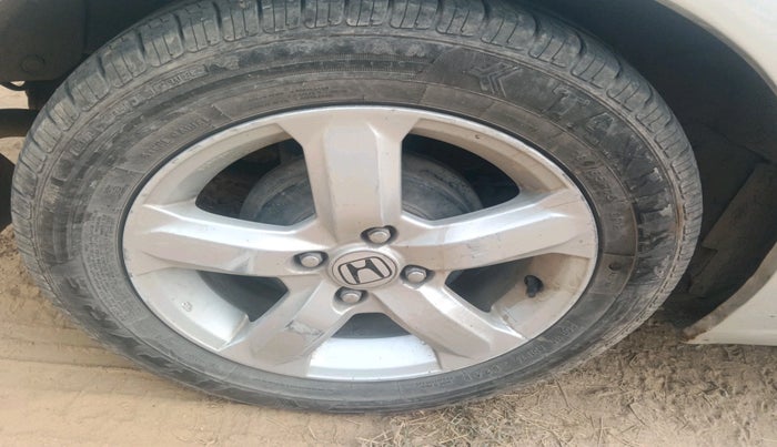 2011 Honda Jazz 1.2 L I-VTEC SELECT, Petrol, Manual, 1,06,480 km, tyre