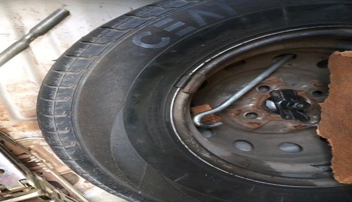 2014 Hyundai Eon ERA +, Petrol, Manual, 59,403 km, tyre