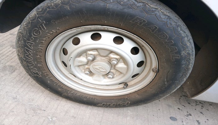 2014 Hyundai Eon ERA +, Petrol, Manual, 59,403 km, tyre