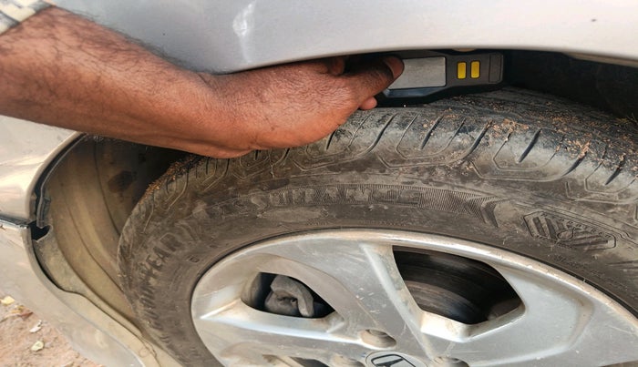 2014 Honda City 1.5L I-VTEC SV, Petrol, Manual, 1,14,468 km, tyre