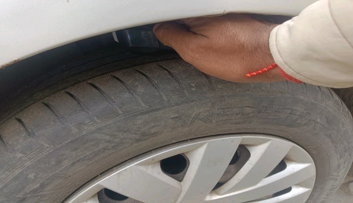 2013 Volkswagen Vento COMFORTLINE DIESEL 1.6, Diesel, Manual, 88,214 km, tyre