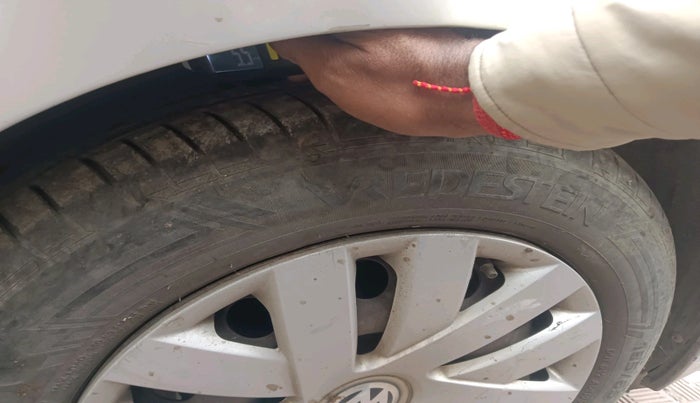 2013 Volkswagen Vento COMFORTLINE DIESEL 1.6, Diesel, Manual, 88,214 km, tyre