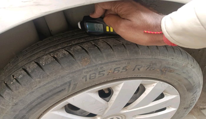 2013 Volkswagen Vento COMFORTLINE DIESEL 1.6, Diesel, Manual, 88,214 km, tyre