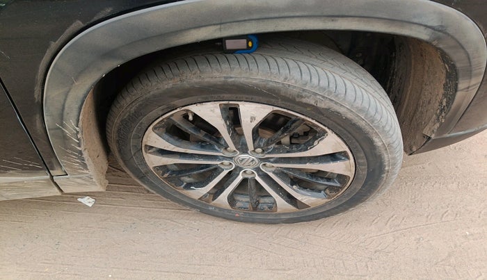 2022 MG HECTOR PLUS SHARP 2.0 DIESEL TURBO MT 6-STR, Diesel, Manual, 34,777 km, tyre