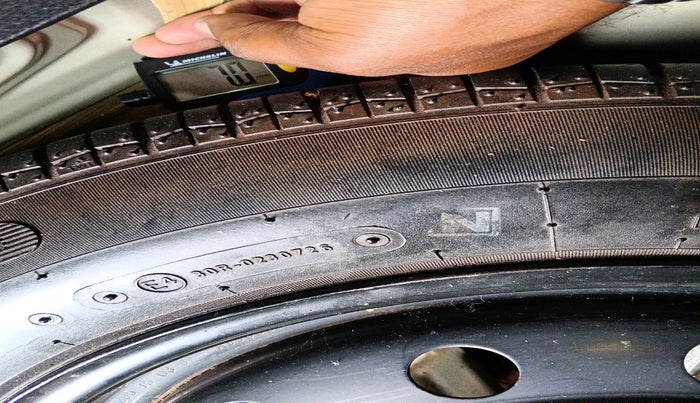 2015 Maruti Swift VXI, Petrol, Manual, 1,03,020 km, tyre