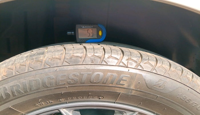 2015 Maruti Swift VXI, Petrol, Manual, 1,03,020 km, tyre