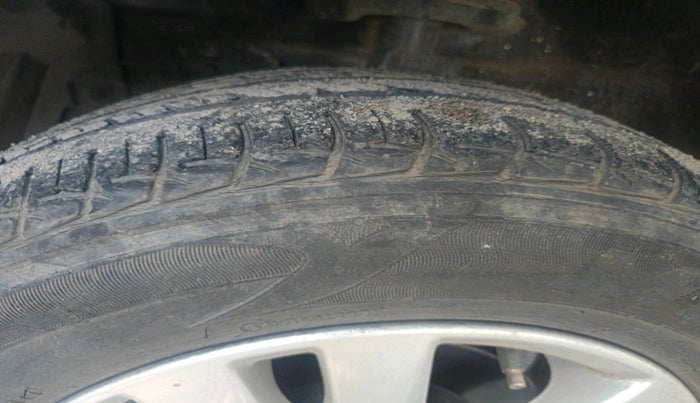 2017 Maruti Ertiga ZXI+, Petrol, Manual, 38,085 km, tyre