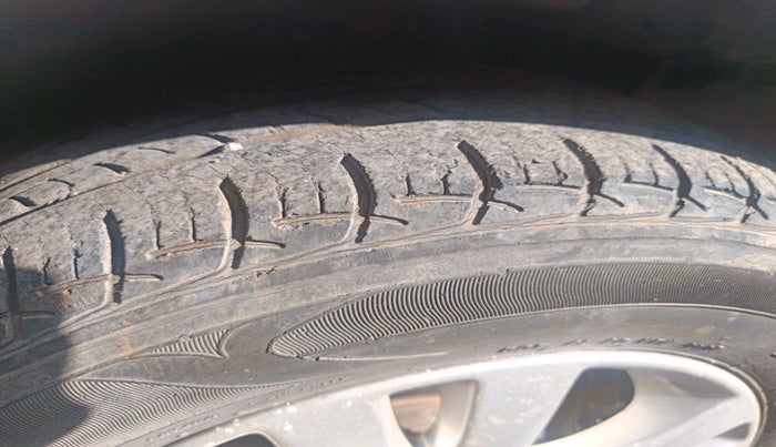 2017 Maruti Ertiga ZXI+, Petrol, Manual, 38,085 km, tyre