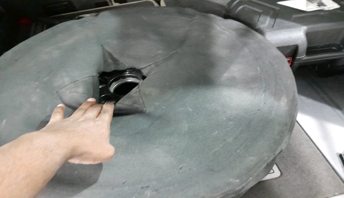 2016 Audi Q7 45 TDI PREMIUM, Diesel, Automatic, 1,26,976 km, tyre