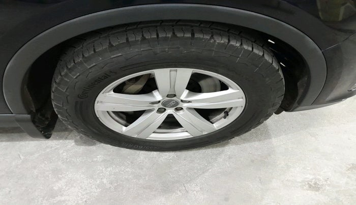 2016 Audi Q7 45 TDI PREMIUM, Diesel, Automatic, 1,26,976 km, tyre