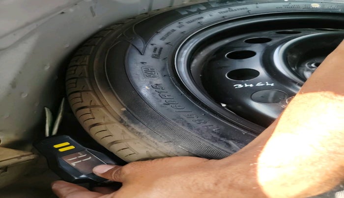 2018 Toyota Etios Liva V, Petrol, Manual, 50,540 km, tyre