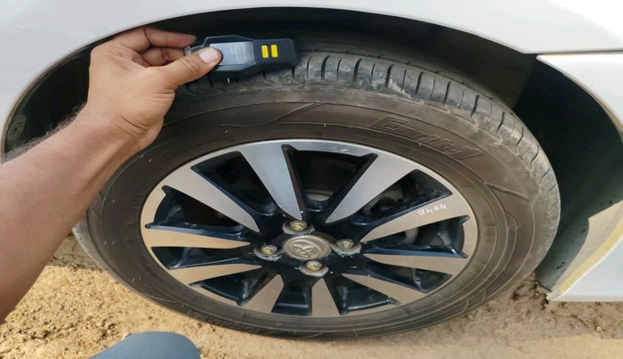 2018 Toyota Etios Liva V, Petrol, Manual, 50,540 km, tyre