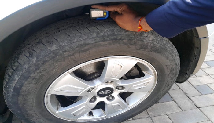 2014 Mahindra XUV500 W8, Diesel, Manual, 1,75,714 km, tyre