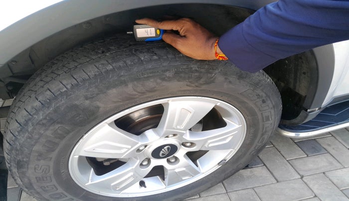 2014 Mahindra XUV500 W8, Diesel, Manual, 1,75,714 km, tyre