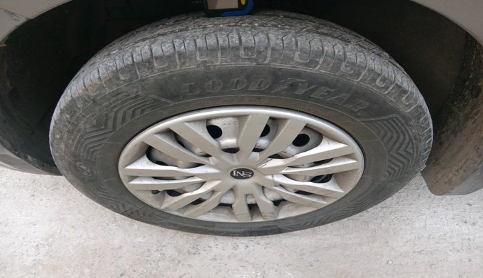 2014 Maruti Swift Dzire LXI, Petrol, Manual, 82,562 km, tyre