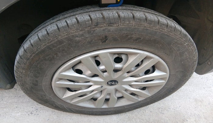 2014 Maruti Swift Dzire LXI, Petrol, Manual, 82,562 km, tyre