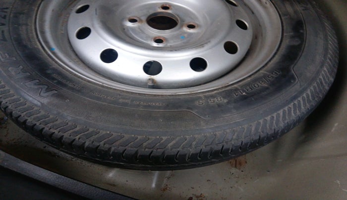 2014 Maruti Swift Dzire LXI, Petrol, Manual, 82,562 km, tyre