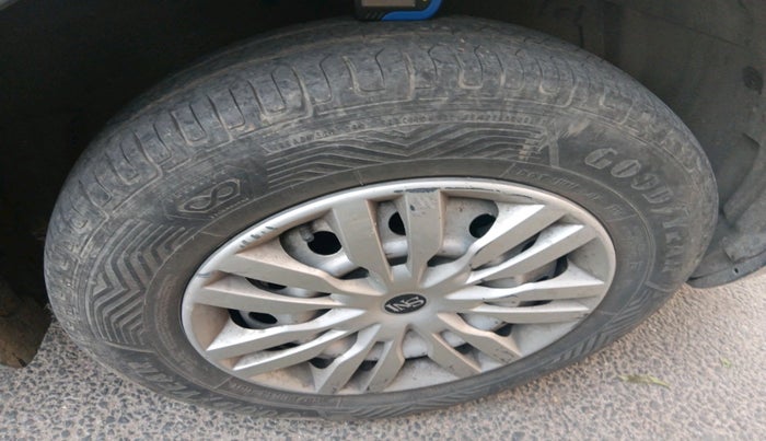 2014 Maruti Swift Dzire LXI, Petrol, Manual, 82,562 km, tyre