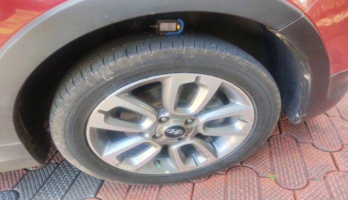 2015 Hyundai i20 Active 1.4 SX, Diesel, Manual, 1,17,784 km, tyre