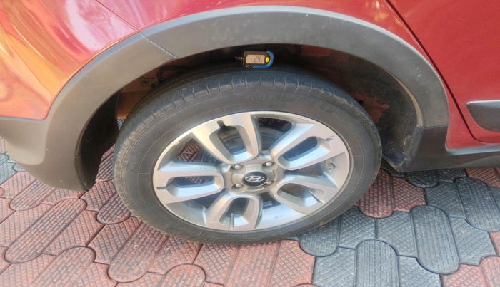 2015 Hyundai i20 Active 1.4 SX, Diesel, Manual, 1,17,784 km, tyre