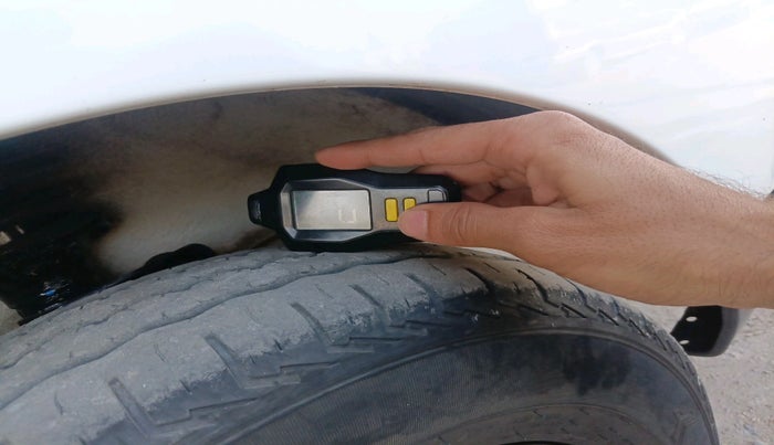 2017 Maruti Eeco 5 STR WITH A/C+HTR, Petrol, Manual, 1,65,831 km, tyre