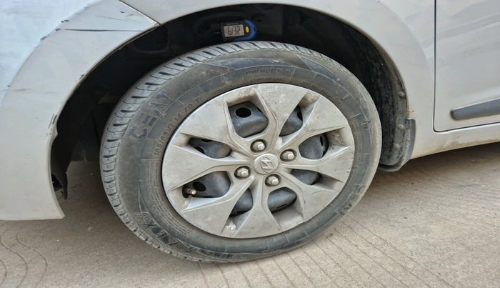 2015 Hyundai Xcent S 1.2, Petrol, Manual, 73,389 km, tyre