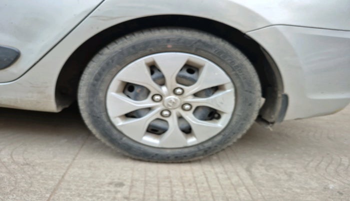 2015 Hyundai Xcent S 1.2, Petrol, Manual, 73,389 km, tyre