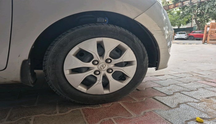 2015 Hyundai Xcent S 1.2, Petrol, Manual, 73,389 km, tyre