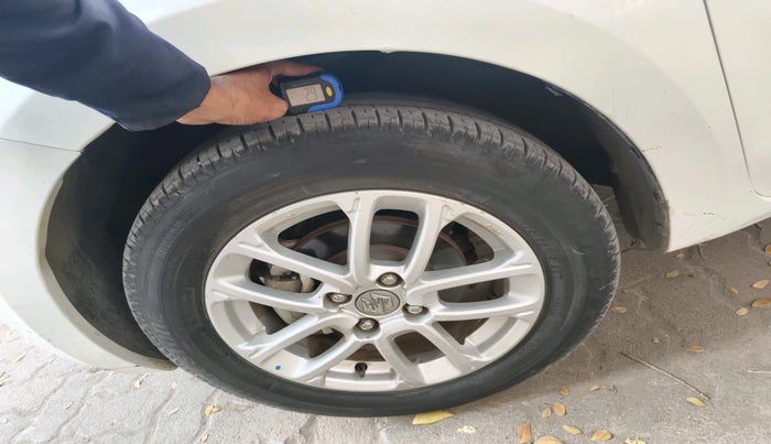 2023 Maruti Swift ZXI CNG, Petrol, Manual, 42,305 km, tyre