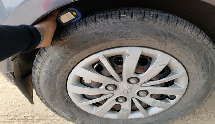 2013 Hyundai i10 MAGNA 1.1, Petrol, Manual, 99,460 km, tyre