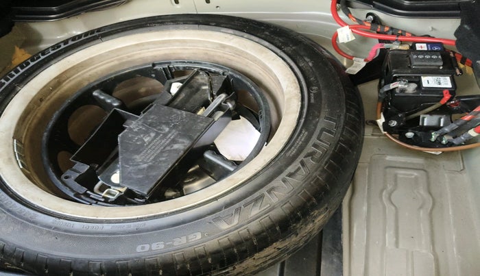 2012 Mercedes Benz E Class E 220 CDI avantgarde, Diesel, Automatic, 77,214 km, tyre