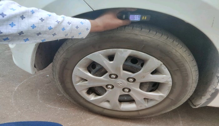 2016 Hyundai Grand i10 SPORTZ 1.2 KAPPA VTVT, Petrol, Manual, 1,18,073 km, tyre