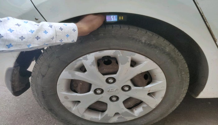 2016 Hyundai Grand i10 SPORTZ 1.2 KAPPA VTVT, Petrol, Manual, 1,18,073 km, tyre