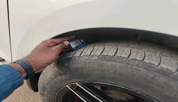 2020 Maruti Ertiga VXI SHVS, Petrol, Manual, 65,849 km, tyre