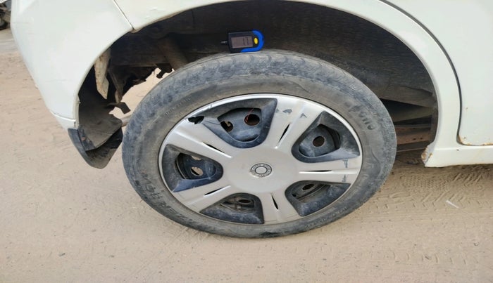 2014 Maruti Wagon R 1.0 VXI, Petrol, Manual, 77,119 km, tyre