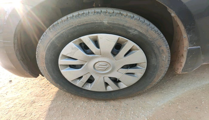 2015 Maruti Swift VXI, Petrol, Manual, 1,15,501 km, tyre