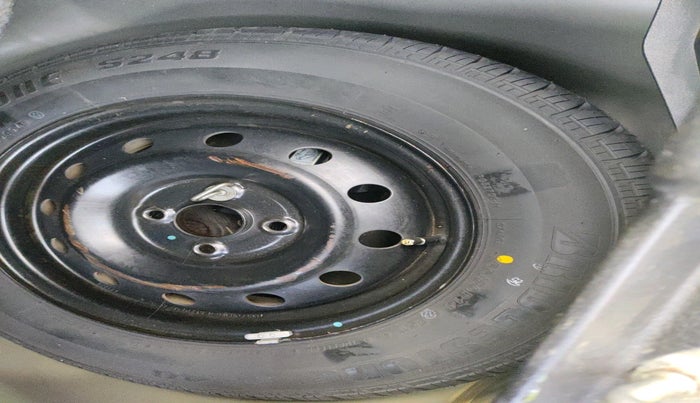 2015 Maruti Swift VXI, Petrol, Manual, 1,15,501 km, tyre