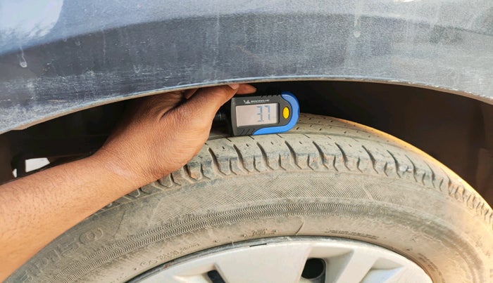 2015 Maruti Swift VXI, Petrol, Manual, 1,15,501 km, tyre