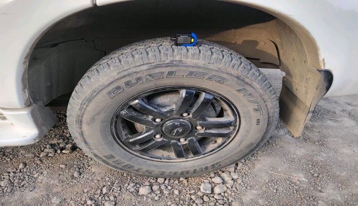 2014 Mahindra Scorpio VLX 2WD, Diesel, Manual, 2,82,601 km, tyre