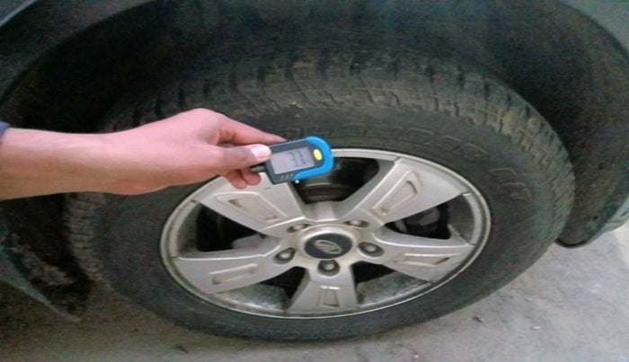 2012 Mahindra XUV500 W8, Diesel, Manual, 82,383 km, tyre