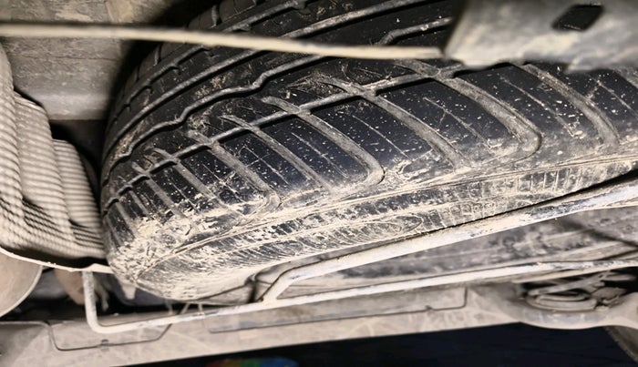 2017 Renault Duster RXE 1.6 PETROL, Petrol, Manual, 61,111 km, tyre