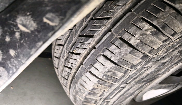 2017 Renault Duster RXE 1.6 PETROL, Petrol, Manual, 61,111 km, tyre