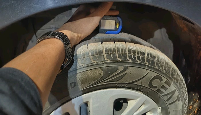 2017 Maruti Swift VXI O, Petrol, Manual, 33,204 km, tyre