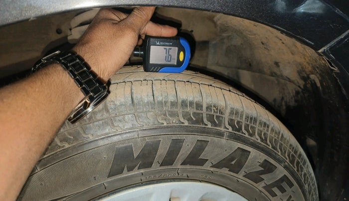 2017 Maruti Swift VXI O, Petrol, Manual, 33,204 km, tyre