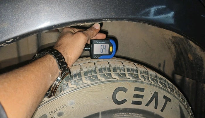 2017 Maruti Swift VXI O, Petrol, Manual, 33,204 km, tyre