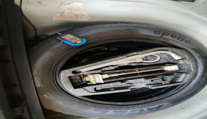 2013 Volkswagen Polo COMFORTLINE 1.2L PETROL, Petrol, Manual, 1,03,184 km, tyre