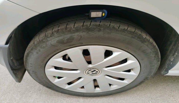 2013 Volkswagen Polo COMFORTLINE 1.2L PETROL, Petrol, Manual, 1,03,184 km, tyre