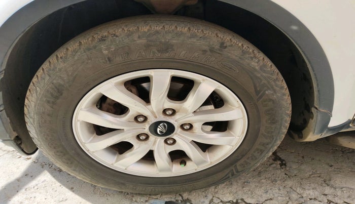 2017 Mahindra XUV500 W10 AT, Diesel, Automatic, 1,03,373 km, tyre