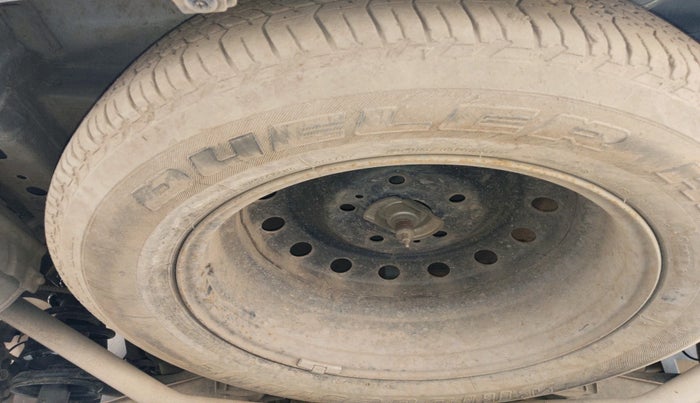 2017 Mahindra XUV500 W10 AT, Diesel, Automatic, 1,03,373 km, tyre