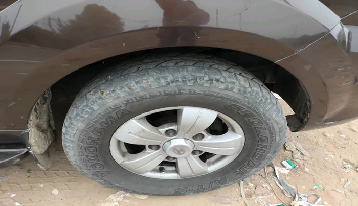 2014 Tata Safari Storme 2.2 VX 4X2, Diesel, Manual, 60,761 km, tyre